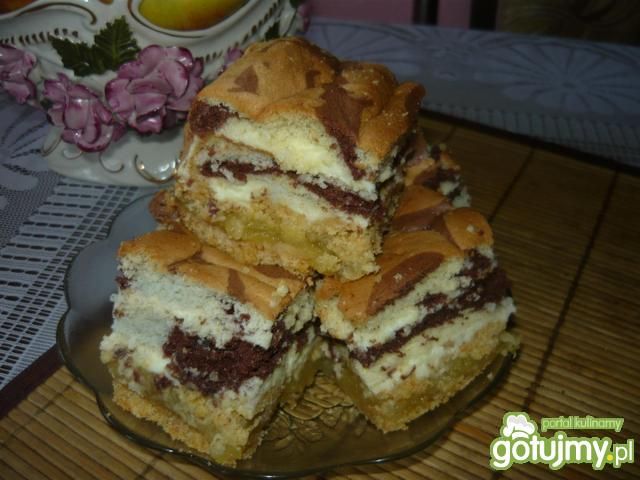 Krucho-biszkoptowe ciasto przekładane