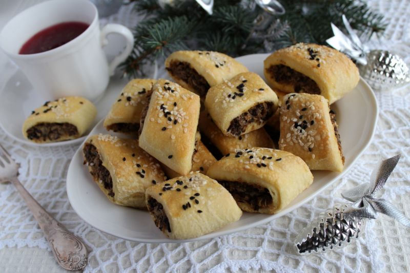 Krucho - drożdżowe paszteciki z kapustą i grzybami Krucho - drożdżowe paszteciki z kapustą i grzybami