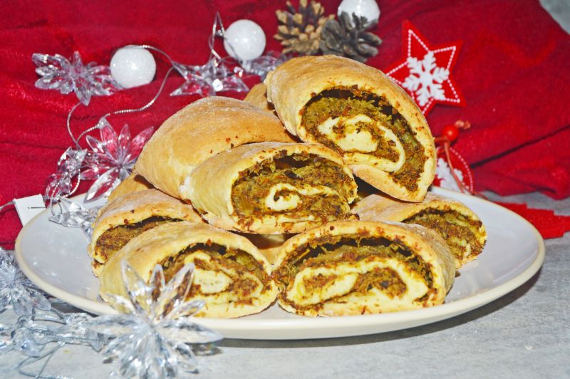 Krucho-drożdżowe paszteciki z kapustą i grzybami