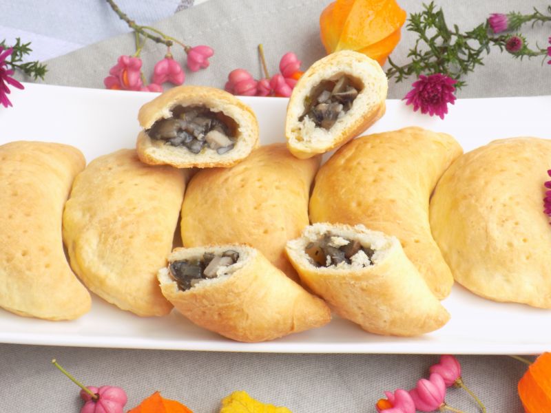 Krucho-drożdżowe pierożki z grzybami  Krucho-drożdżowe pierożki z grzybami