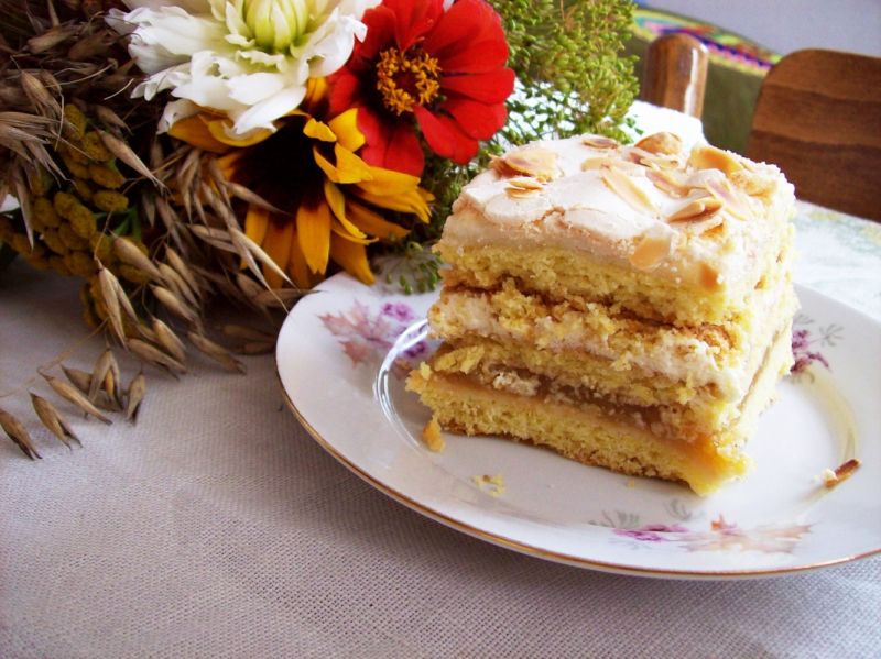 Kruchy grysikowiec z jabłkami Kruchy grysikowiec z jabłkami