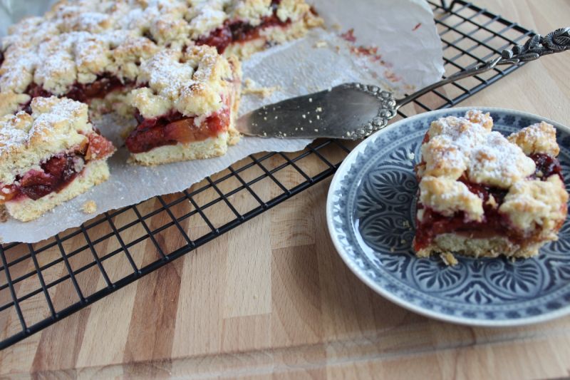 Kruchy placek z nekterynkami i śliwkami