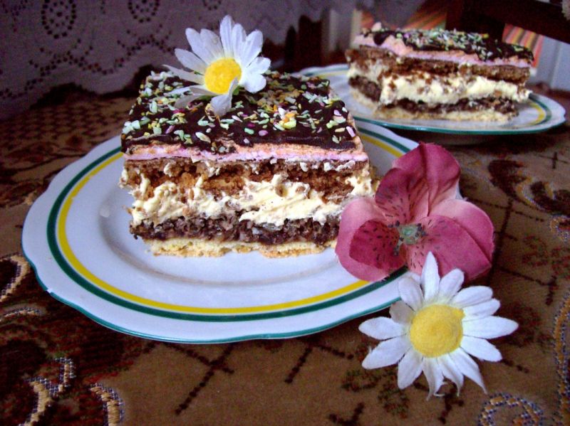 Kruchy z orzechami i wiśniową pianką 