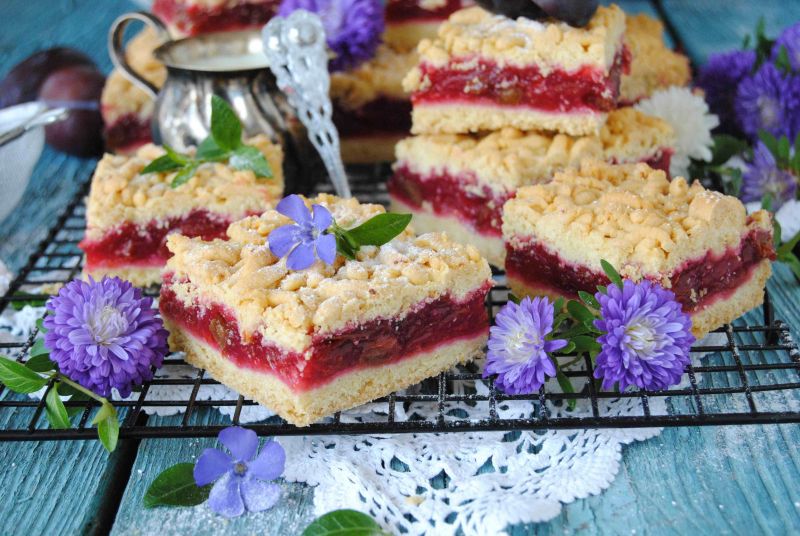 Kruchy z śliwkowym budyniem