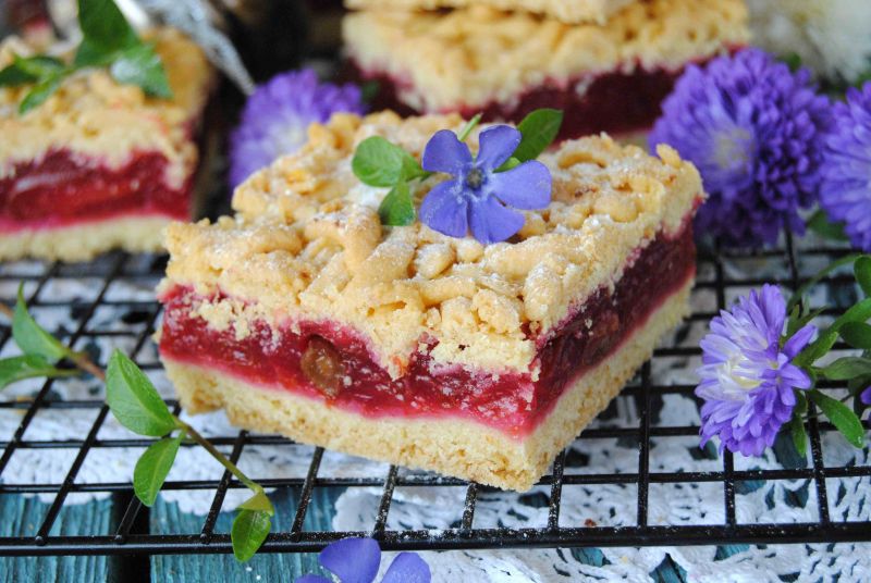 Kruchy z śliwkowym budyniem