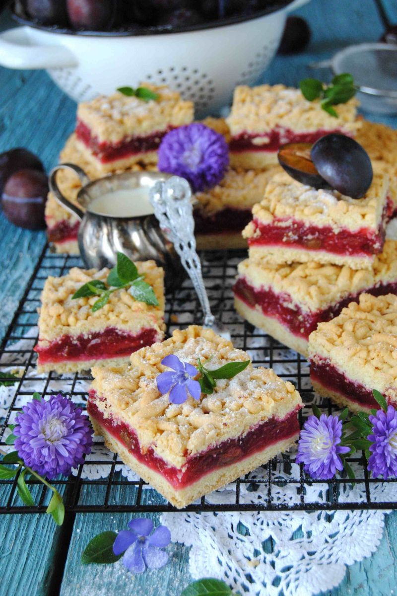 Kruchy z śliwkowym budyniem