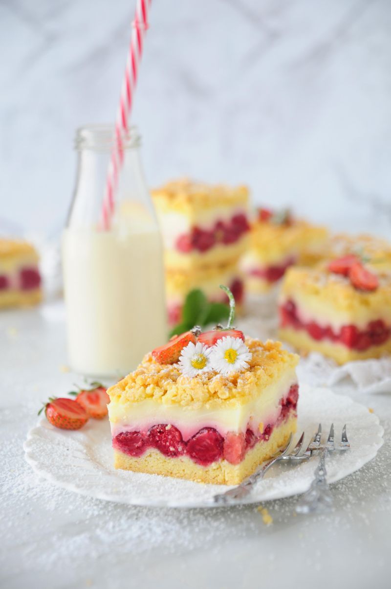 Kruche ciasto z truskawkami i budyniem Kruche ciasto z truskawkami i budyniem