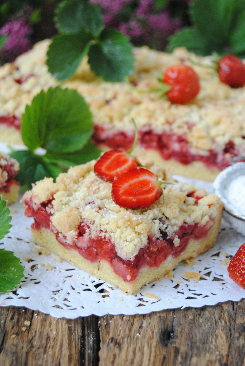 Kruchy z truskawkami i kruszonką