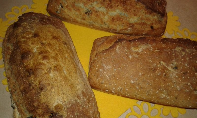 Krupczatkowy chlebek ze śliwką