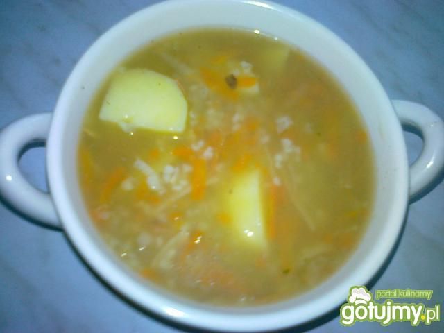 Krupniczek na cielęcych żeberkach Krupniczek na cielęcych żeberkach