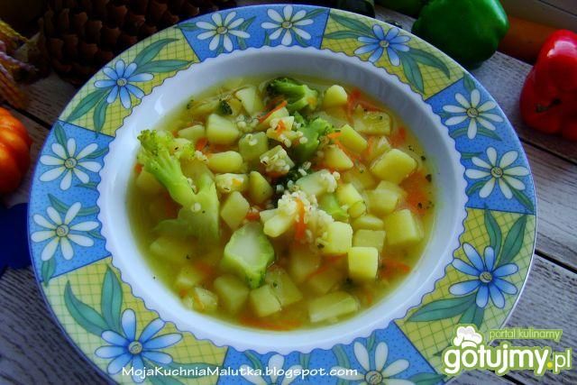 Krupniczek z brokułami 