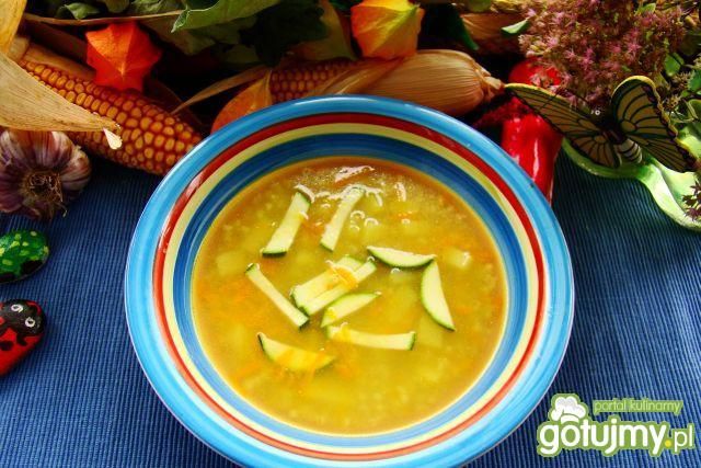 Krupniczek z chrupiącą cukinią 