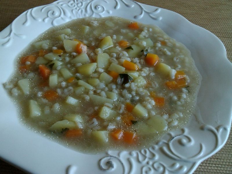 Krupnik na żebrze wieprzowym 