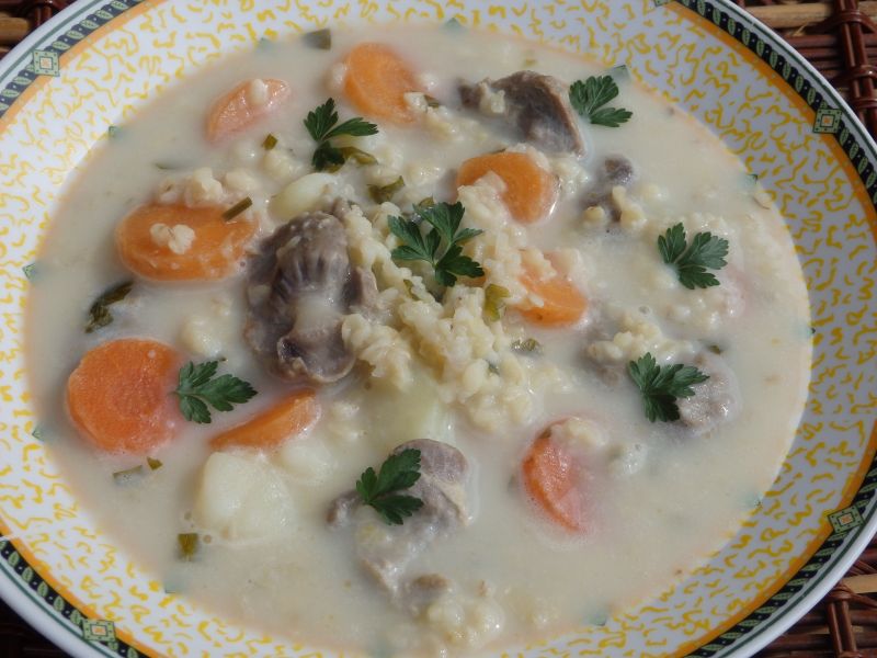 Krupnik na żołądkach z kaszą bulgur