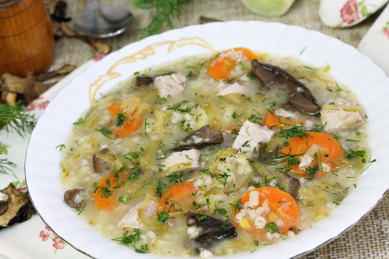 Krupnik ogórkowy z grzybami Krupnik ogórkowy z grzybami