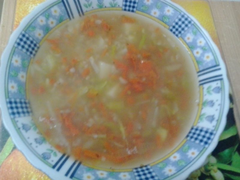 Krupnik wegański z brukselką selerem marchewką 