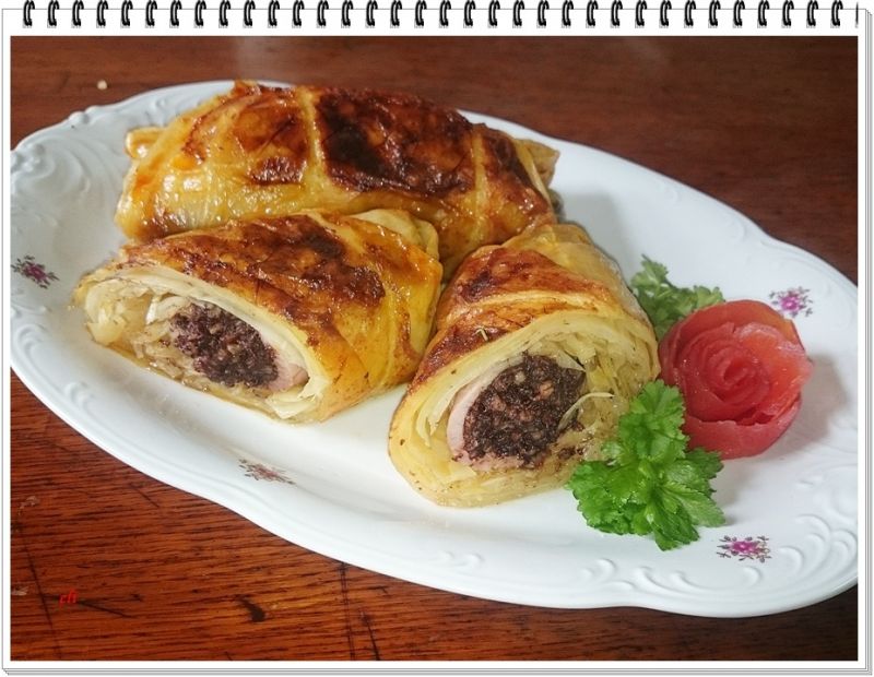 Krupnioki Eli w płaszczyku Krupnioki Eli w płaszczyku