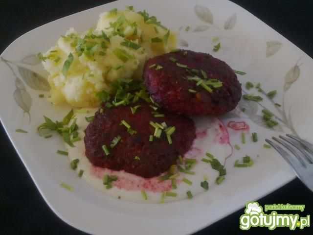 Krwiste Burgery z Sosem ŚmietanowoChrzan