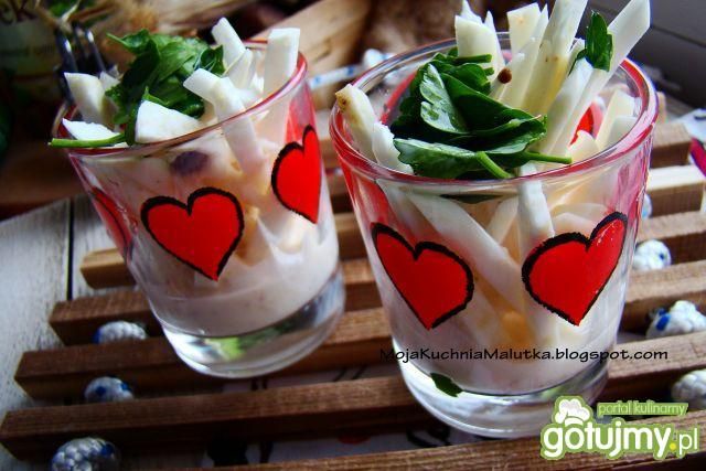 Kubeczek zdrowia- sałatka z selera  Kubeczek zdrowia- sałatka z selera