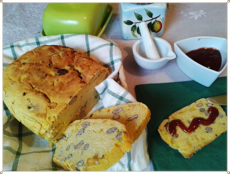 Kukurydziany chleb z czerwoną fasolą i kukurydzą Kukurydziany chleb z czerwoną fasolą i kukurydzą