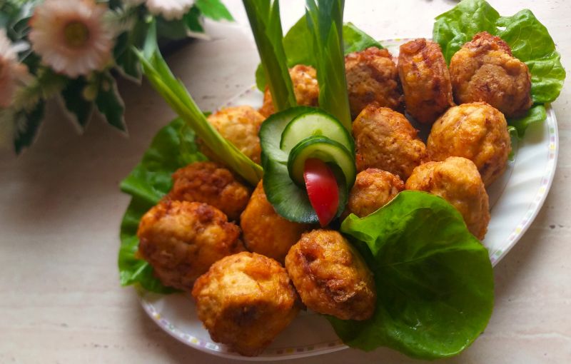 Kule  z kurczaka z suszonymi pomidorami Kule  z kurczaka z suszonymi pomidorami