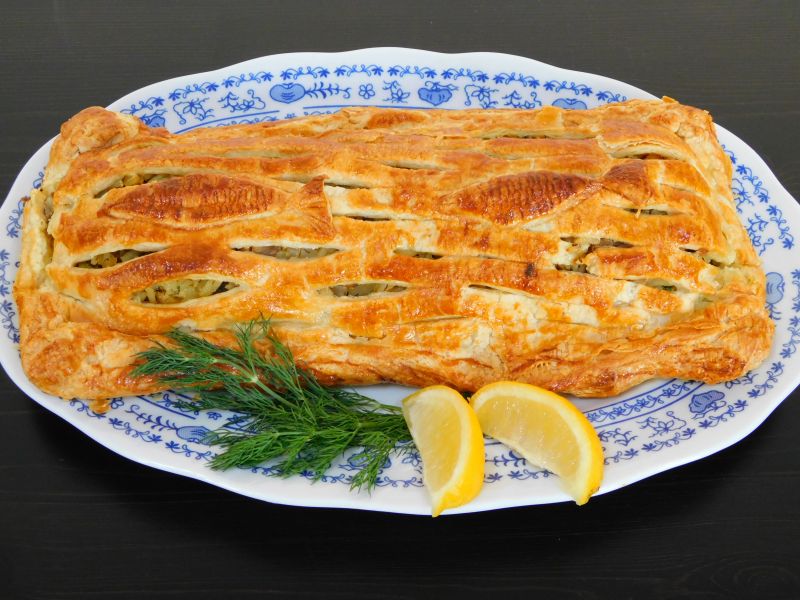 Kulebiak z dorsza z pieczarkami