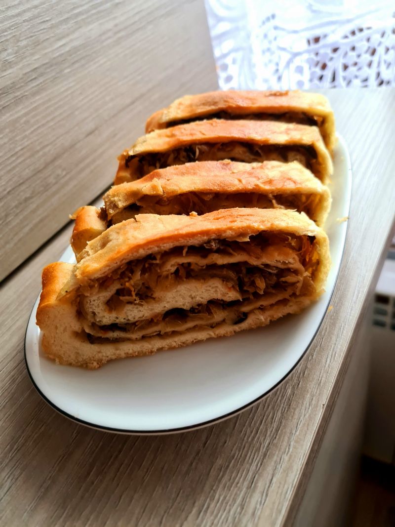 Kulebiak z kapustą i grzybami