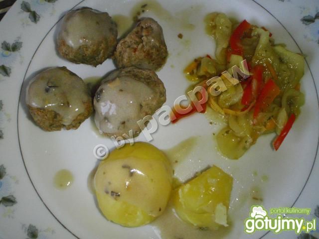 Kuleczki mięsne gotowane mocno paprykowe