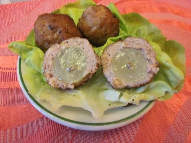 Kuleczki mięsne z białym winogronem Kuleczki mięsne z białym winogronem