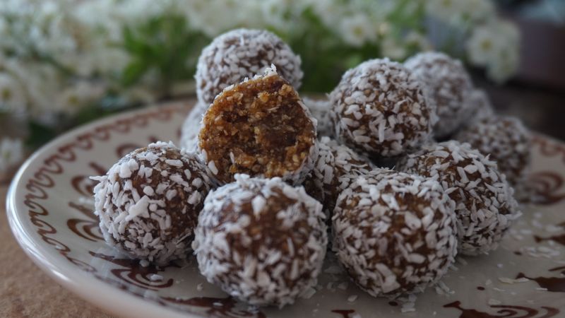 Kuleczki orzechowe (bez cukru, glutenu, pieczenia) Kuleczki orzechowe (bez cukru, glutenu, pieczenia)