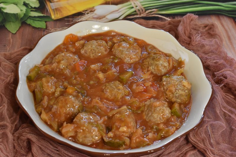 Kuleczki w młodej kapuście Kuleczki w młodej kapuście