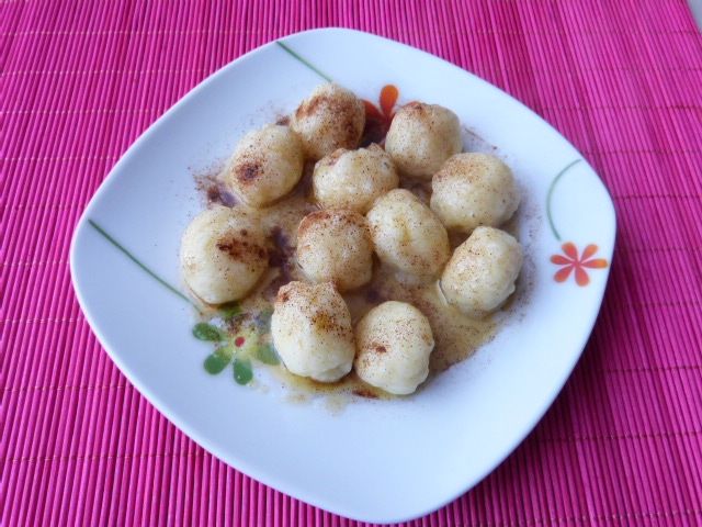 Kuleczki z ciasta ziemniaczanego na słodko