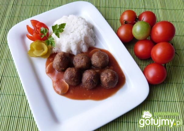 Kuleczki z mięsa mielonego z sosem  Kuleczki z mięsa mielonego z sosem