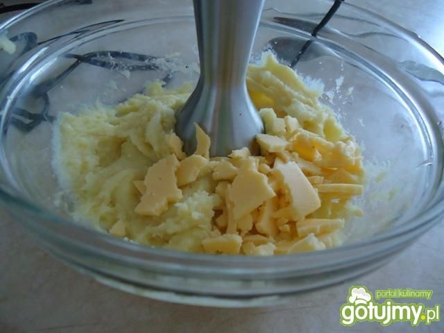 Kuleczki ziemniaczane z serem i cebulki