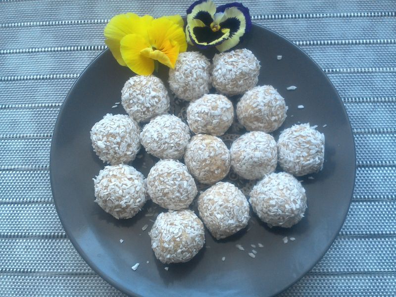 Kulki daktylowo-kokosowe