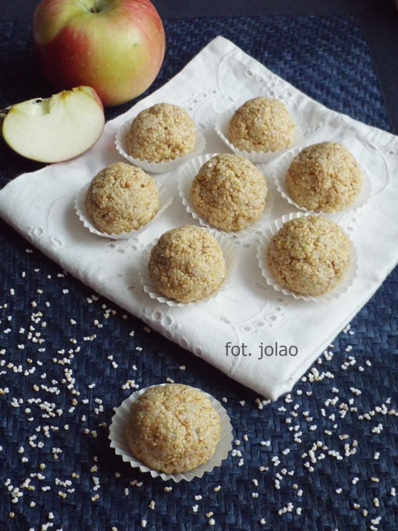 Kulki jabłkowo-chałwowe z amarantusem