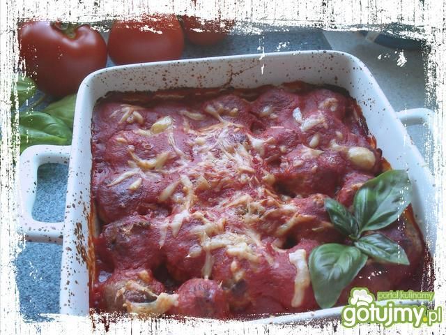 Kulki mięsne zapiekane z sosem pomidorow