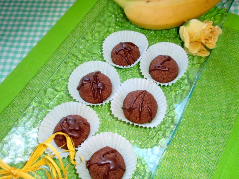 Kulki orzechowe z orzechem  laskowym Kulki orzechowe z orzechem  laskowym