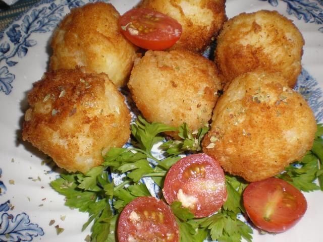 Kulki ryżowe z łososiem Kulki ryżowe z łososiem