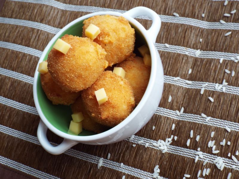 Kulki ryżowe z serem Kulki ryżowe z serem