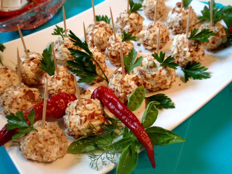 Kulki serowo orzechowe w migdałach Kulki serowo orzechowe w migdałach