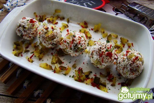 Kulki z kaszy gryczanej i sera