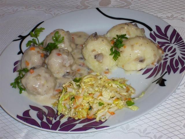 Kulki z mięsa mielonego w sosie 