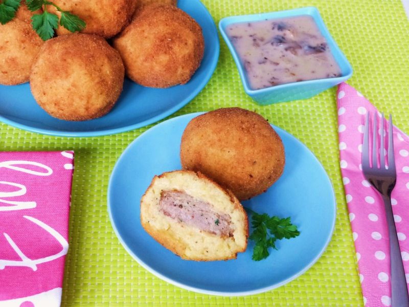 Kulki ziemniaczane z niespodzianką Kulki ziemniaczane z niespodzianką