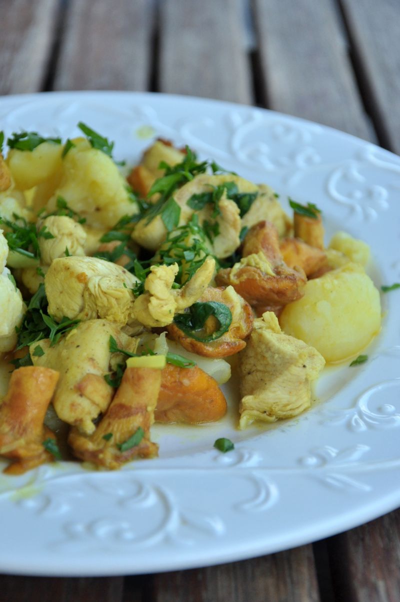 Kurcak z kurkami i kalafiorem