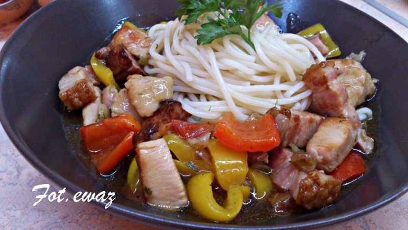 Kurczak, boczek z warzywami Kurczak, boczek z warzywami