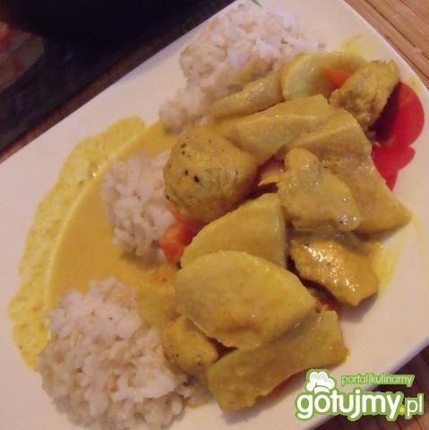 Kurczak curry z marchewką  i owocami Kurczak curry z marchewką  i owocami