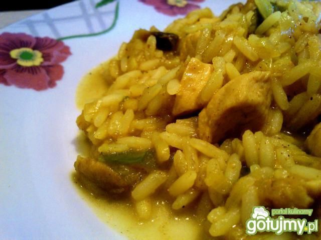 Kurczak curry z papryką i pieczarkami