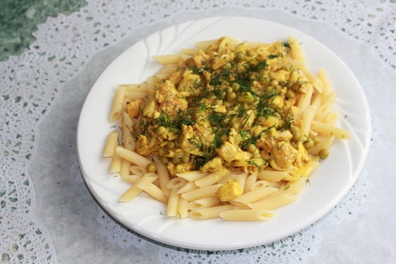 Kurczak curry  z penne Kurczak curry  z penne