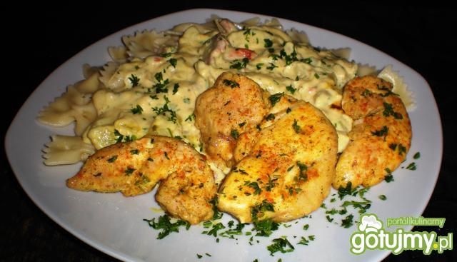 Kurczak curry z sosem kurkowo-cukiniowym